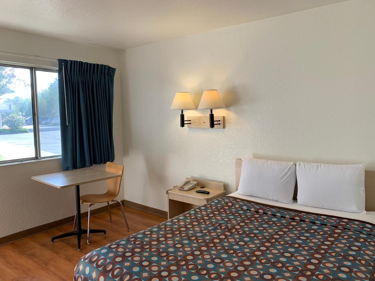 Vagabond Sylmar Hotel 2*